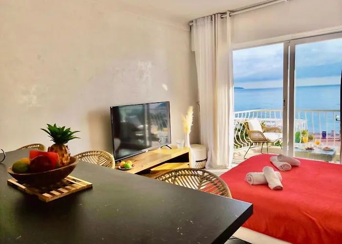 Апартаменты Sea Front Yourhosthelper